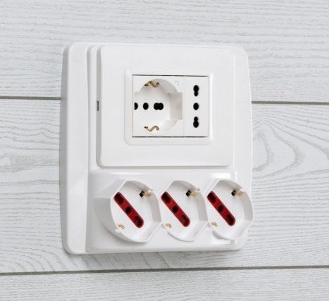 MULTIPR PARETE SMART-3SCHUKO 10/16A ADATTA PER SCATOLA 3 POSTI - BIANCA
