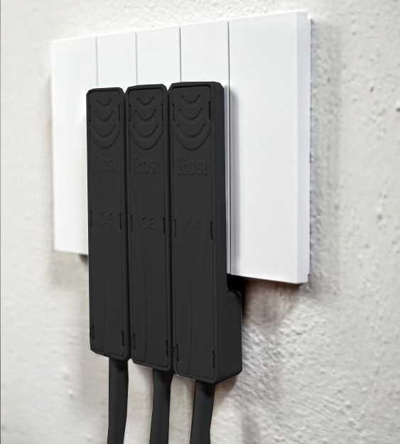 SPINA MOBILE 90°10A 2P+T 250V NERA ULTRAPIATTA