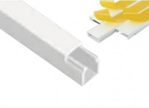 CANALINA IN PLASTICA BIANCA  CON ADESIVO 2m 12x12mm